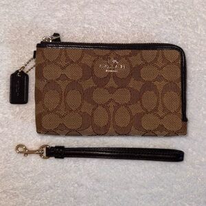 Coach Double Zip Wallet Wristlet Signature Canvas & Smooth Leather Walnut Black